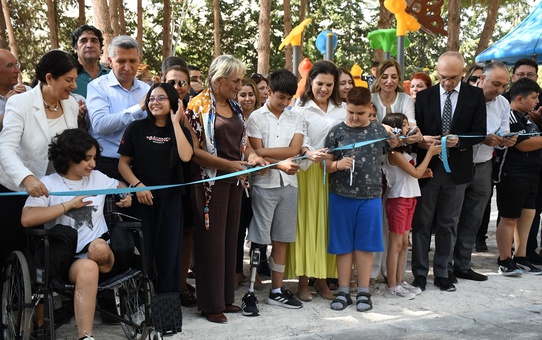 Çocuk İyilik Merkezi'nde Yaptırılan Oyun Parkı Hizmete Açıldı