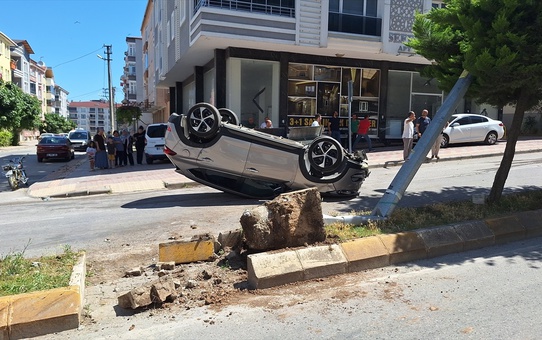 Samsun'da cip devrildi, 2 kişi yaralandı