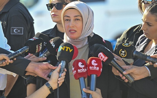 Ayşe Ateş'ten mahkemenin ara kararına tepki: Çizdiğiniz çerçeveyi paramparça edip ayaklarınızın altına atacağım