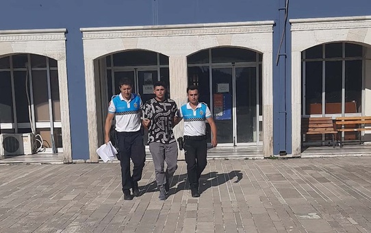Foça'da yapılan operasyonda uyuşturucu ele geçirildi