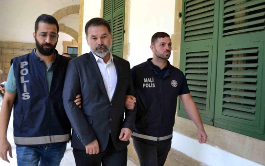 KKTC Çalışma ve Sosyal Güvenlik Bakanlığı Özel Kalem Müdürü Rüşvet ve Görevi Kötüye Kullanmaktan Tutuklandı
