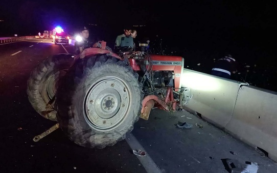 Salihli'de Kamyon ile Çarpışan Traktör Sürücüsü Hayatını Kaybetti