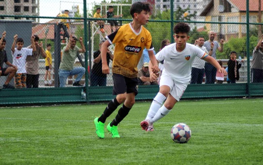 Kayserispor U11, Kocasinan Şimşekspor'u Uzatmada Yenerek Şampiyon Oldu