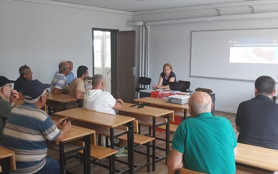 Demirköy Tarım ve Orman Müdürlüğü arıcılara bilgilendirme toplantısı düzenledi