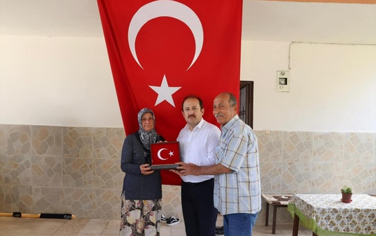 Mersin Valisi Ali Hamza Pehlivan, şehit ailesini ziyaret etti