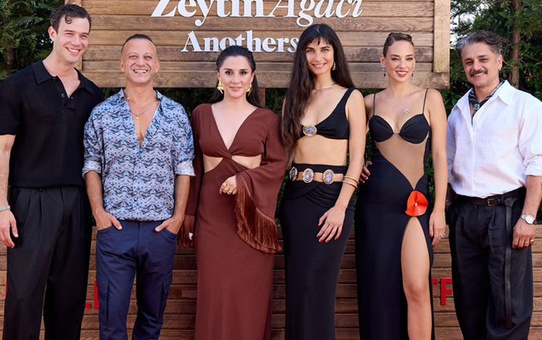 Murat Boz ve Serkan Altınorak başrol olduğu Zeytin Ağacı'nın galasına işlerinden dolayı katılamadı