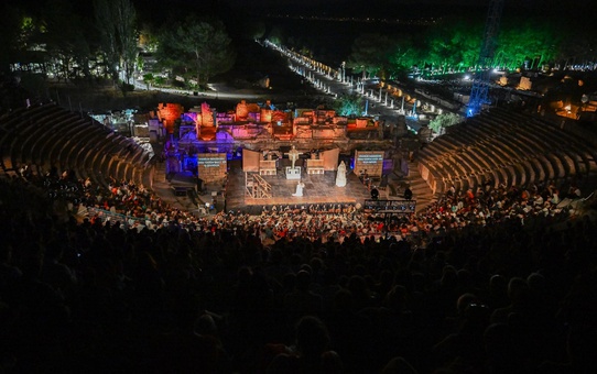 7. Uluslararası Efes Opera ve Bale Festivali'nde 'Tosca' operası sahnelendi