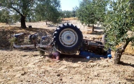 Manisa'da traktör kazası: Sürücü hayatını kaybetti