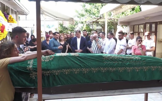 İzmir'de sağanak sırasında elektrik akımına kapılan gençlerin cenazesi toprağa verildi