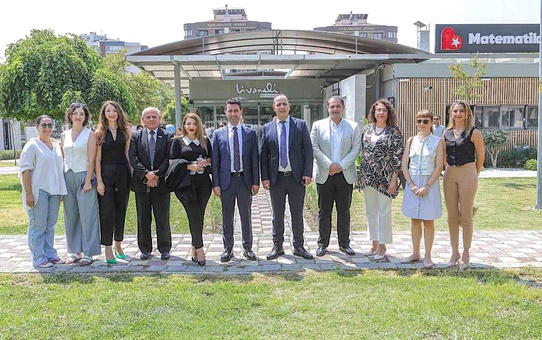Bayraklı Belediye Başkanı İrfan Önal, Lefkoşa Türk Belediyesi Başkanı Mehmet Harmancı'yı Ağırladı