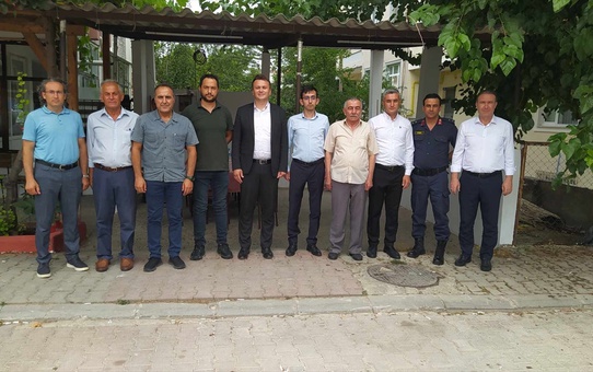 Gerze Kaymakamı Deniz Arabacı, FETÖ'nün 15 Temmuz darbe girişiminde gazi olan Uğur Çolak ve ailesini ziyaret etti