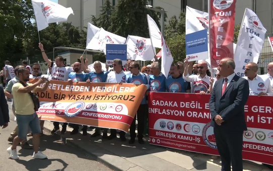 Kamu Çalışanları ve Emekliler Maaş Zammını Protesto Etti