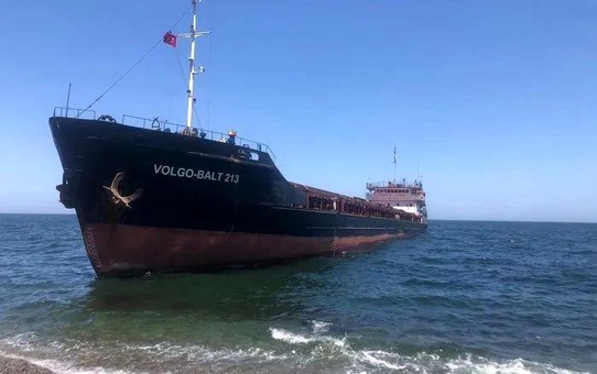 Bursa'da karaya oturan gemi kurtarıldı