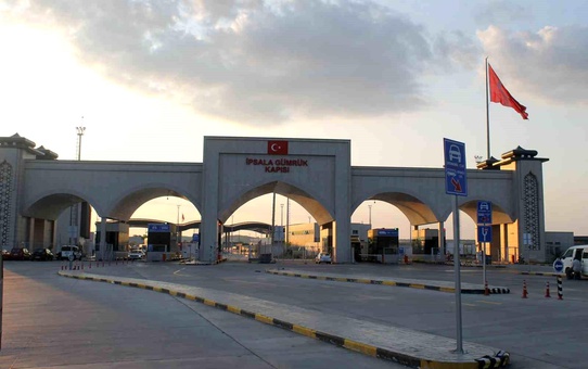 Edirne'de Yunanistan'a kaçmaya çalışan 4 şüpheli tırda yakalandı