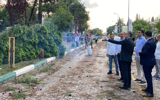 Osmaniye'de Fırtına ve Sağanak Yağış Etkili Oldu