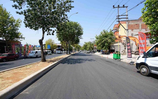 Kahramanmaraş Büyükşehir Belediyesi, Av. Mehmet Ali Kısakürek Caddesi'nde Asfalt Yenileme Çalışmalarını Tamamladı