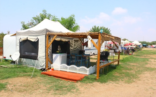 Antalya'da Lara Halk Plajları'nda Karavan İşgali