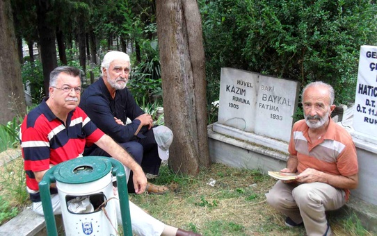 Bursa Eski Eserleri Sevenler Derneği Kurucusu Kazım Baykal Mezarı Başında Anıldı