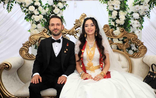 AK Parti Hakkari Eski Milletvekili A. Mutalip Özbek'in Oğlu Dünya Evine Girdi