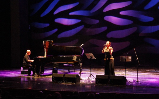 Uluslararası Bursa Festivali'nde Burçin Büke, Güvenç Dağüstün ve Zuhal Olcay Konser Verdi
