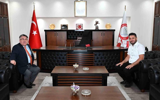 BEÜ Rektörü Prof. Dr. İsmail Hakkı Özölçer, Bursa Uludağ Üniversitesi Mühendislik Fakültesi Dekanı Prof. Dr. Adem Akpınar'ı kabul etti