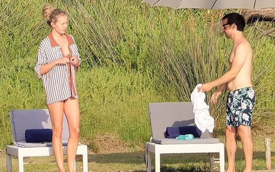 49 yaşındaki Amerikalı aktör Tobias Vincent Maguire, 24 yaşındaki model sevgilisi Babette Strijbos ile görüntülendi