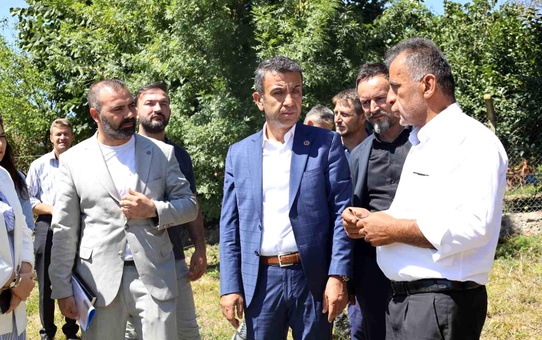 İzmit Belediyesi Köyleri Ziyaret Ederek Vatandaşların Taleplerini İnceliyor