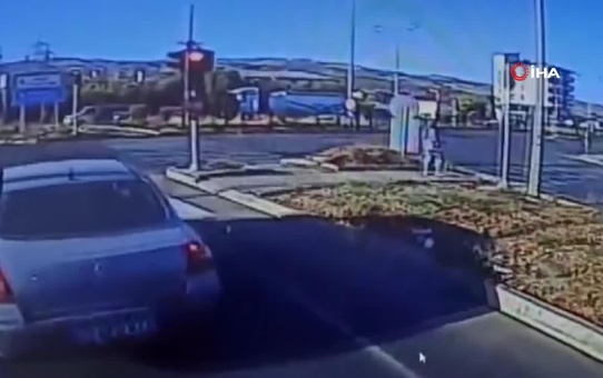 Bingöl'de 5 kişinin yaralandığı kaza anı otobüs kamerasına yansıdı