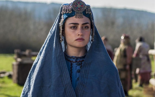 Esra Bilgiç'in yeni aşkı tanıdık çıktı! Yakalanınca neye uğradıklarını şaşırdılar