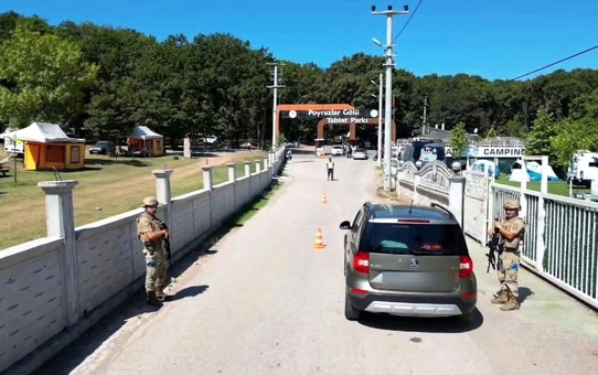 Sakarya'da Poyrazlar Gölü Tabiat Parkında trafik güvenliği ve orman yangınlarına karşı bilgilendirme çalışmaları yapıldı