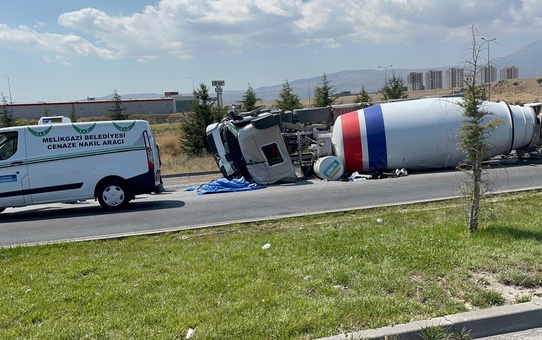 KAYSERİ'de Beton Mikseri Devrildi: Sürücü Hayatını Kaybetti