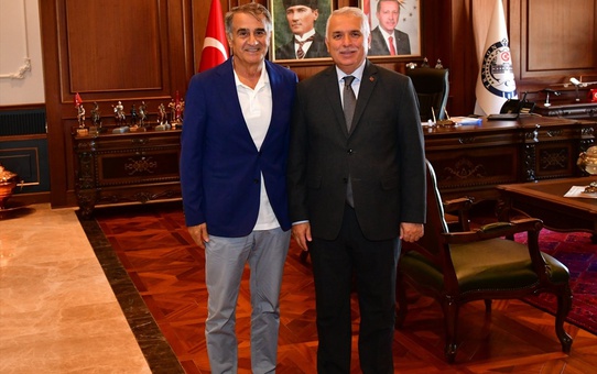 Trabzon Valisi Aziz Yıldırım, Şenol Güneş'le bir araya geldi