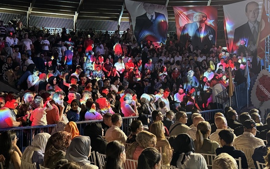 Ülkü Ocakları Kahramanmaraş İl Başkanlığı tarafından düzenlenen konserde Ali Kınık ve İlyas Öztürk sahne aldı