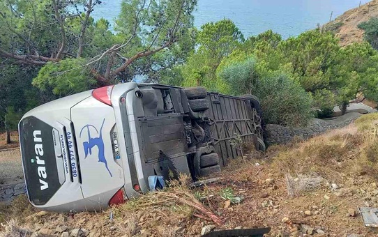 Muğla'da Varan Turizm'e ait otobüs kaza yaptı: 3 kişi yaralandı