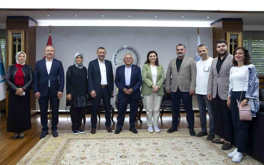 Kayseri Büyükşehir Belediye Başkanı Dr. Memduh Büyükkılıç, AK Parti Genel Merkez İl Koordinatörleri ve milletvekillerini ağırladı