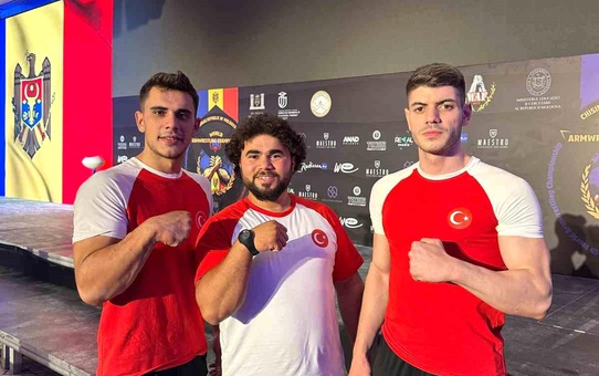 Kozanlı Deniz Can Uçar Dünya Bilek Güreşi Şampiyonası'nda Birinci Oldu