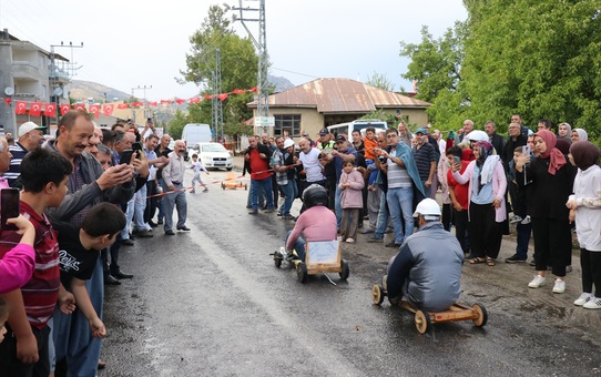 Adana'da Tahta Ralli Araba Yarışları Düzenlendi