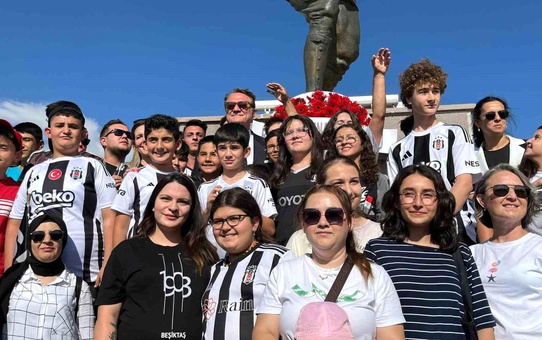 Beşiktaş Başkanı Hasan Arat, Afyonkarahisar'da Büyük Taarruz'un simge noktası Kocatepe'yi ziyaret etti