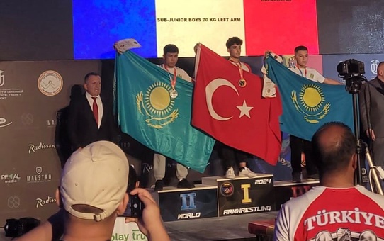 Tarsuslu Lise Öğrencisi Dünya Bilek Güreşi Şampiyonası'nda Şampiyon Oldu