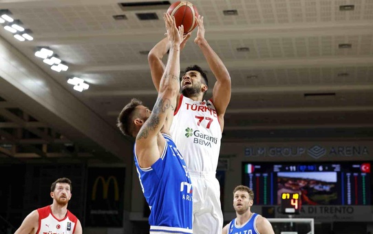 Panathinaikos, Ömer Faruk Yurtseven'i kadrosuna kattı