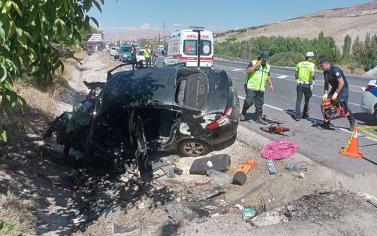 Darende'de Otomobil Menfeze Çarptı: 3 Ölü, 1 Ağır Yaralı