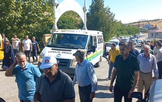 Malatya'da Tren Kazasında Hayatını Kaybeden Anne ve Çocukları Yan Yana Toprağa Verildi