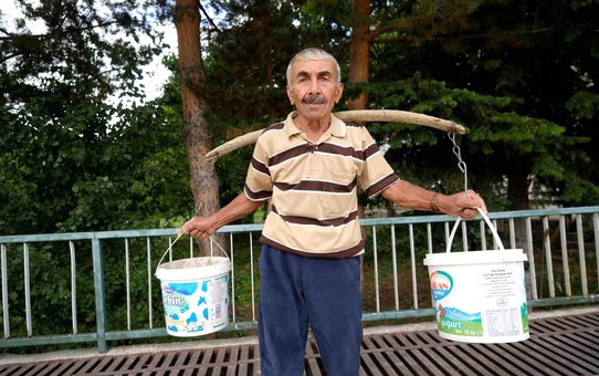 Gümüşhane'de Emekli Öğretmen 4 Bin Fidan Dikerek Dağları Yeşillendirdi
