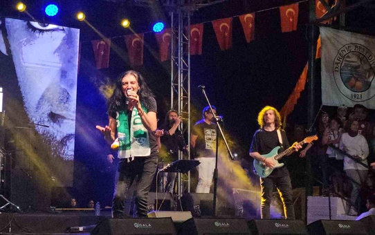 Murat Kekili, Geleneksel Zengibar Karakucak Güreş ve Kültür Festivali'nde Darendelilere unutulmaz bir akşam yaşattı