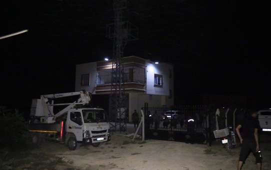 Karataş'ta Elektrik Direğinde Akıma Kapılan Kişi Hayatını Kaybetti