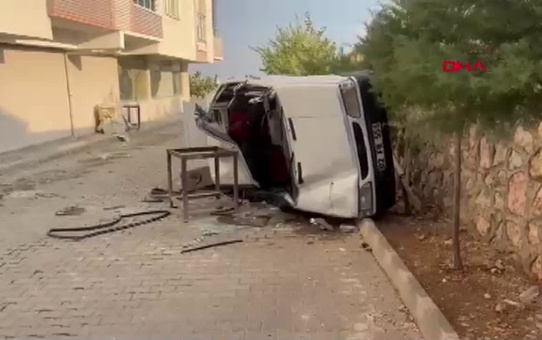 Besni'de Apartman Bahçesine Düşen Araçta Sürücü Ağır Yaralandı