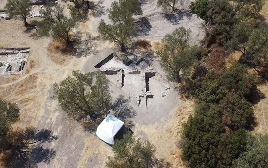 Çanakkale'de 1700 Yıllık Vazo ve Çanak Kalıntıları Bulundu
