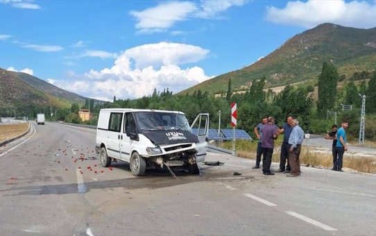 Tokat'ta iki kamyonetin çarpışması sonucu 4 kişi yaralandı