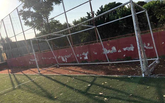 İzmir'deki Ali Artuner Stadyumu Bakımsızlıktan Harabeye Döndü