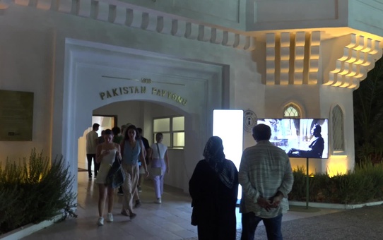 İstanbul Büyükşehir Belediyesi'nin katkılarıyla hazırlanan 'Solo Botter: Nuri İyem' sergisi İzmir Enternasyonal Fuarı'nda ziyaretçilerle buluştu